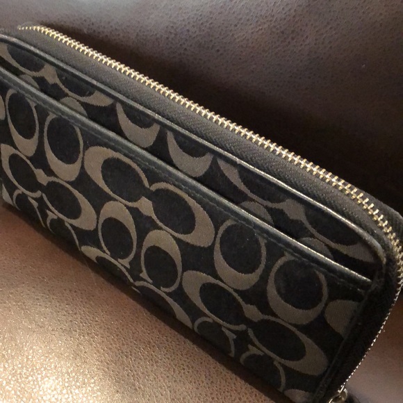 COACH POPPY Continental Full Silver Zip Jacquard C Black Brown Wallet Wristlet - Picture 11 of 15